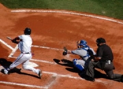 开云棋牌平台-FPX险胜TSM，Uzi打出惊人五杀入围赛3:2（成都）