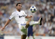 棋牌游戏-赛道上的宿命对决，哈斯鏖战雷诺，塞恩斯统治全场