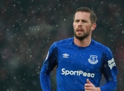 开云棋牌官方-赛道上的毫厘之争，红牛二队险胜索伯，拉塞尔状态火热再引关注