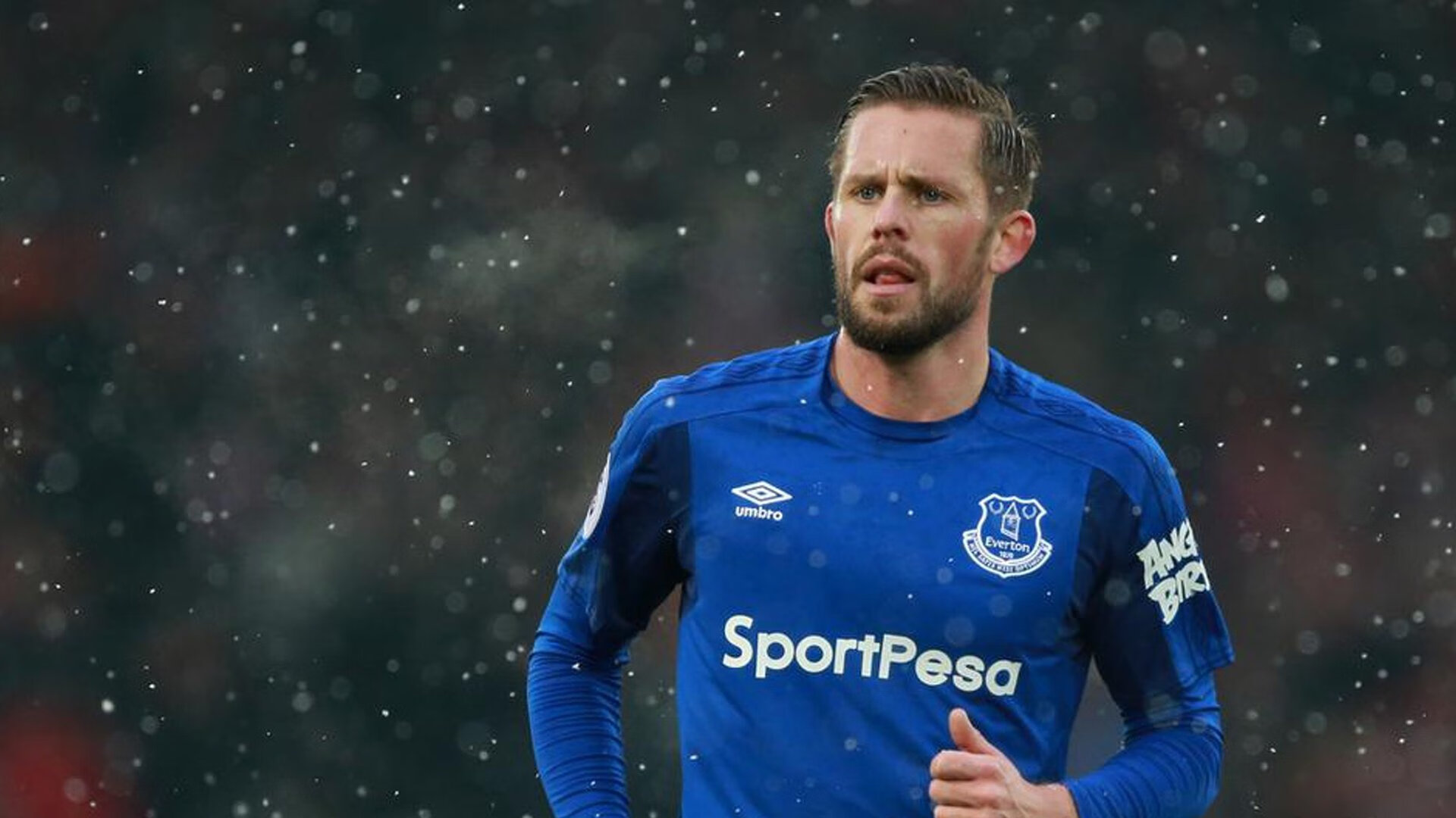 世界排名争夺战之夜，乔治主宰比赛走向