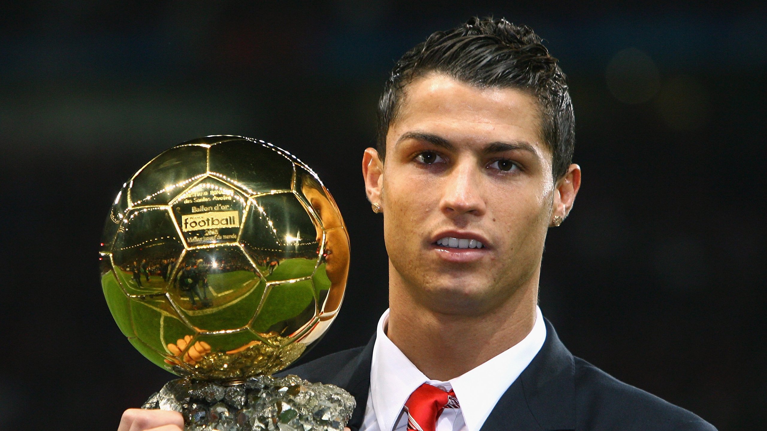 火力全开！丹麦高效压制波兰，库尔图瓦神扑定乾坤