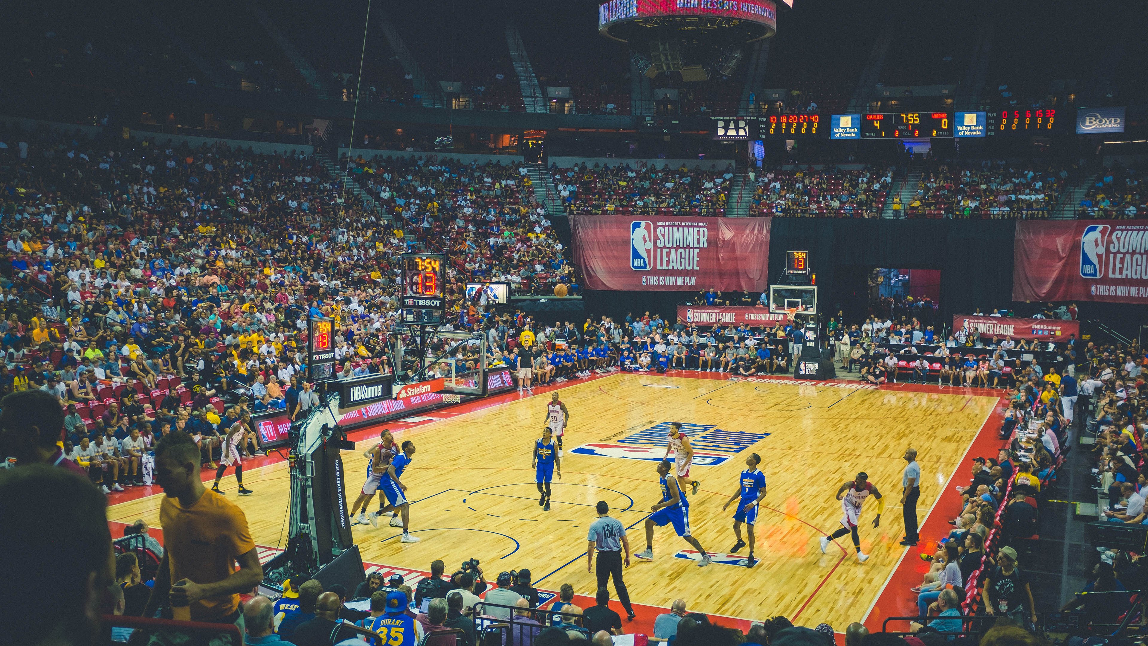 京城铁血加时擒勇士,詹姆斯关键回合定乾坤