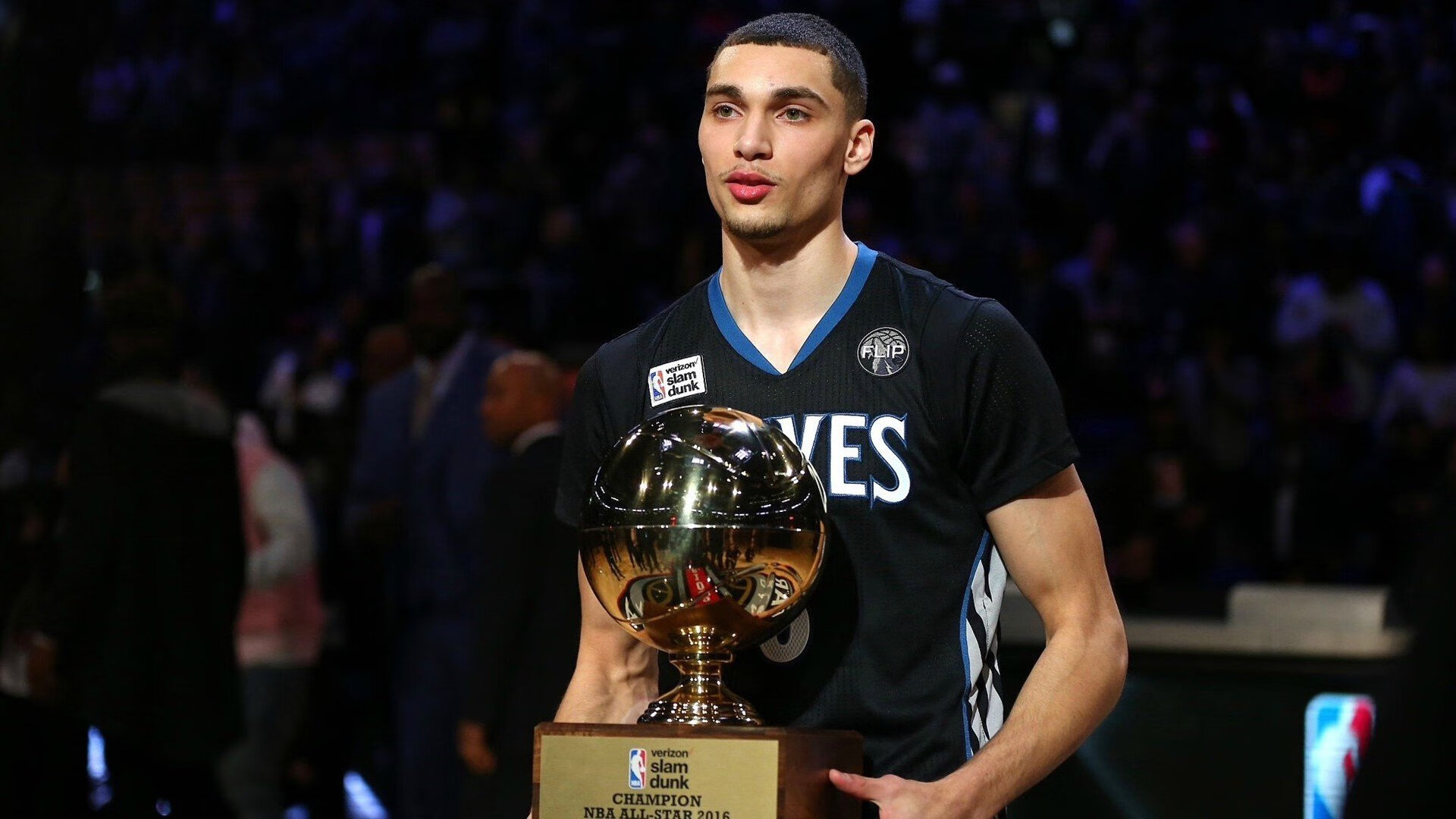 字母哥狂轰40+20统治攻防，魔术团队发力终结独行侠连胜